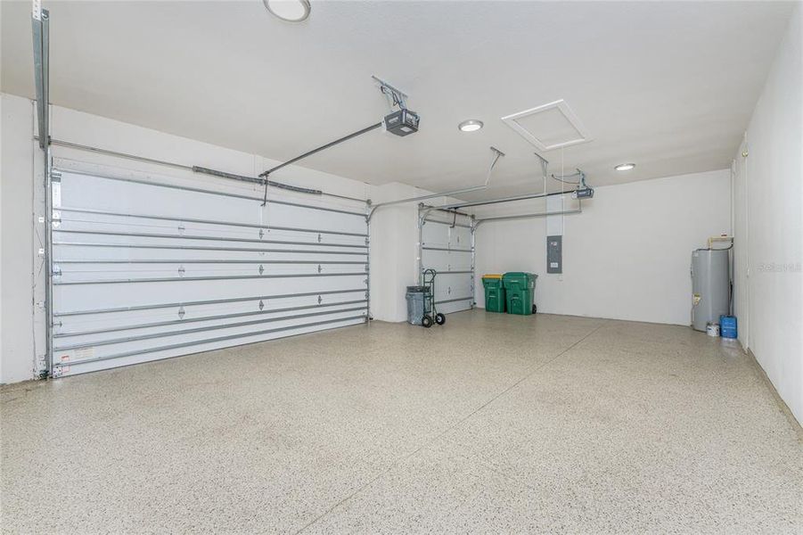 Spacious, unfurnished interior of a new home in , Rotonda West (Image 26).