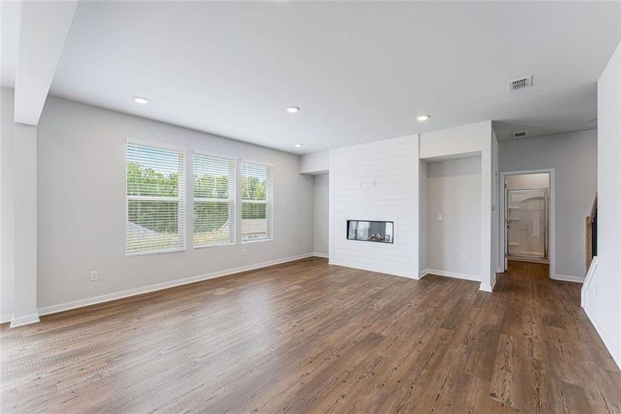 Spacious, unfurnished interior of a new home in Parkview Estates, South Fulton (Image 31).