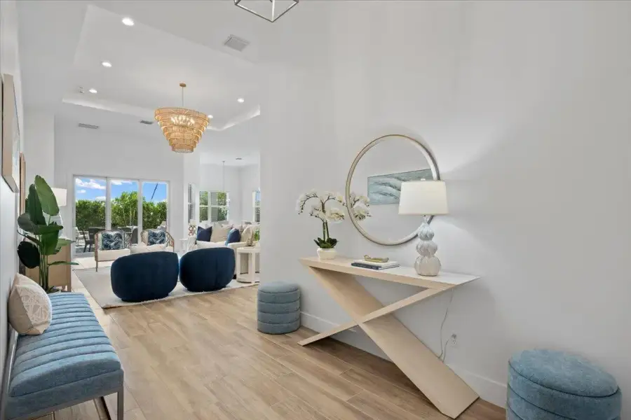 Bright and Welcoming Foyer