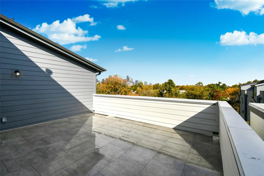 Spacious roof terrace to throw parties, relax and enjoy the breeze while watching an incredible skyline view. Spacious roof terrace to throw parties, relax and enjoy the breeze while watching an incredible skyline view.