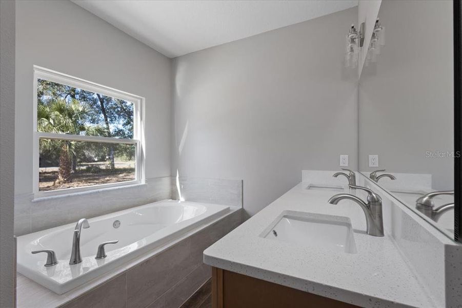 Close-up of interior finishes inside a home in , Chiefland (Image 37).