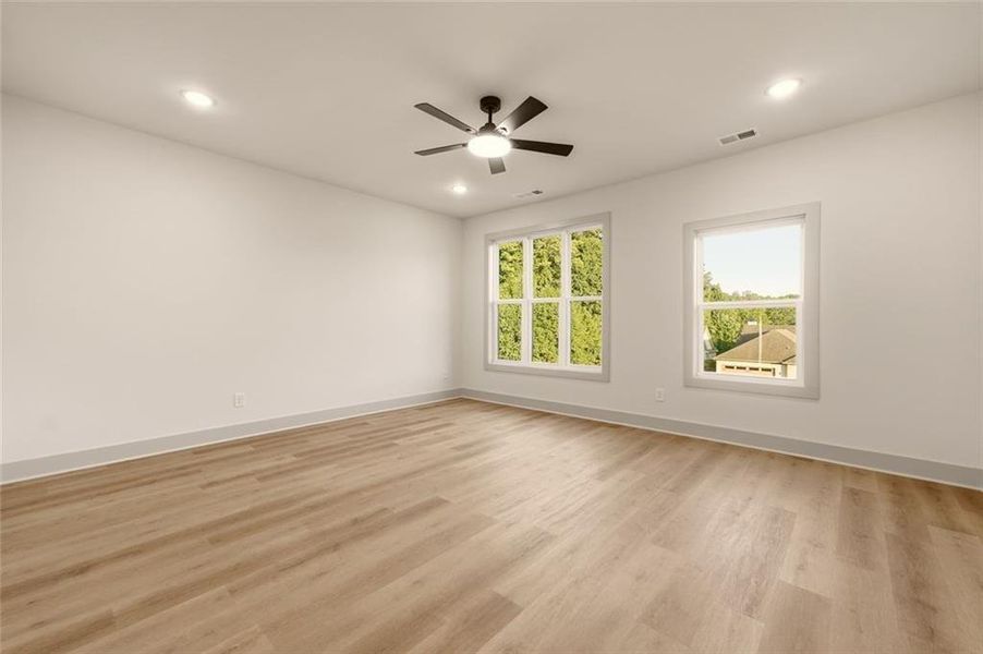 Spacious, unfurnished interior of a new home in , Athens (Image 30).