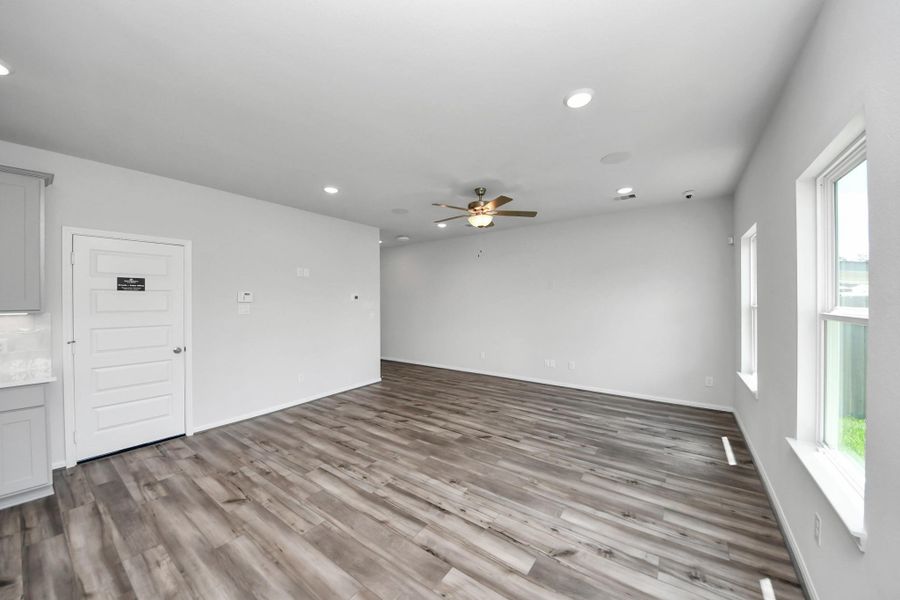 Spacious, unfurnished interior of a new home in Hill and Dale Ranch, Splendora (Image 17).