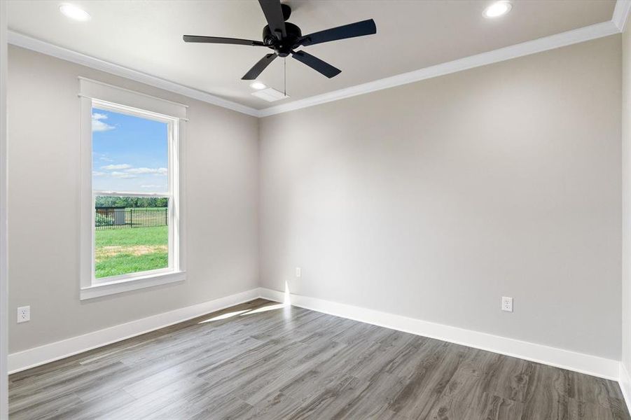 Spacious, unfurnished interior of a new home in , Van (Image 8).