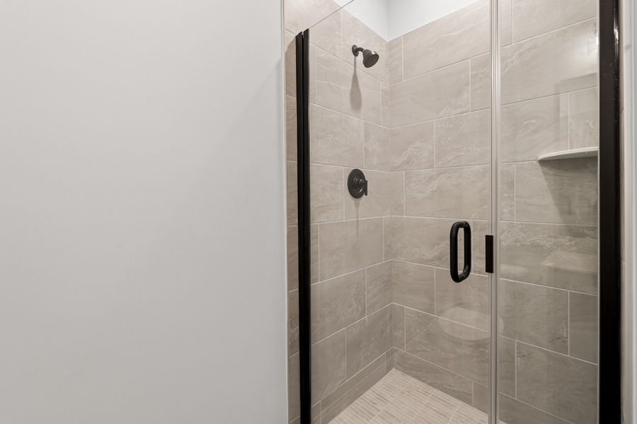Representative interior finishes for a home built from the The Ellery by RobuckHomes in Baylee Ridge, Selma (Image 17).