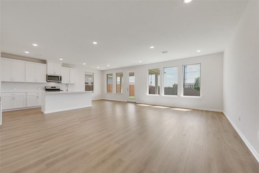 Spacious, unfurnished interior of a new home in Spiritas Ranch, Little Elm (Image 10).