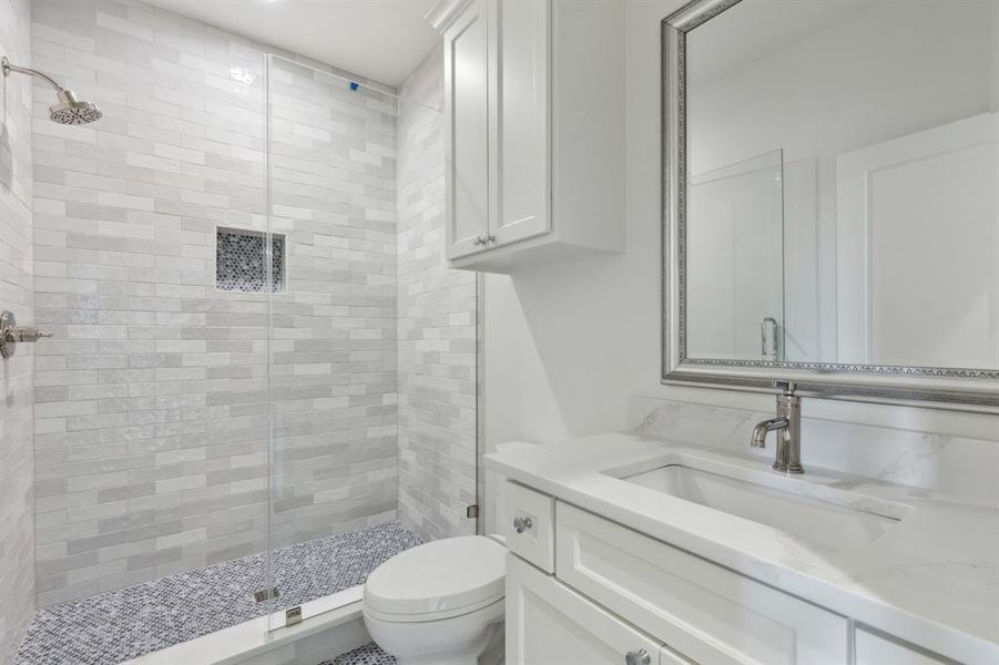 Furnished interior view inside a new home in , Dallas (Image 11).