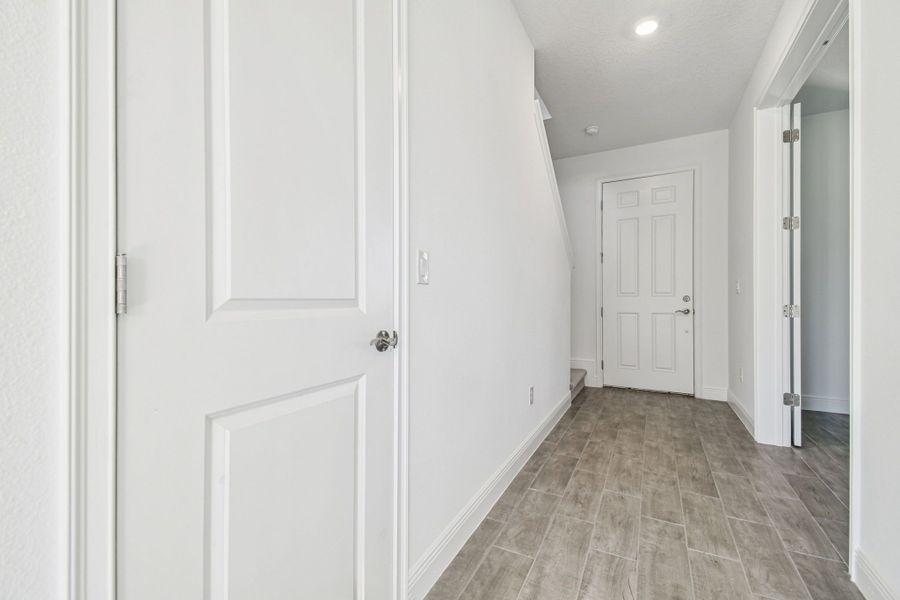 Representative unfurnished interior of a home built from the 50 ' - Saratoga by William Ryan Homes in Tamarack at Two Rivers, Zephyrhills (Image 47).