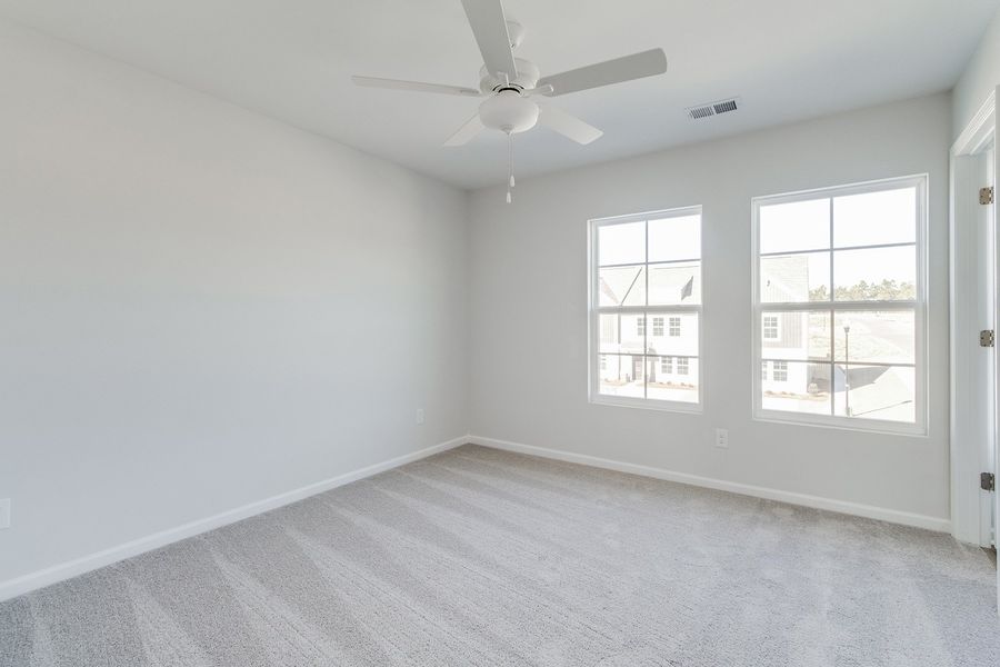 Spacious, unfurnished interior of a new home in Astoria, Columbia (Image 21).