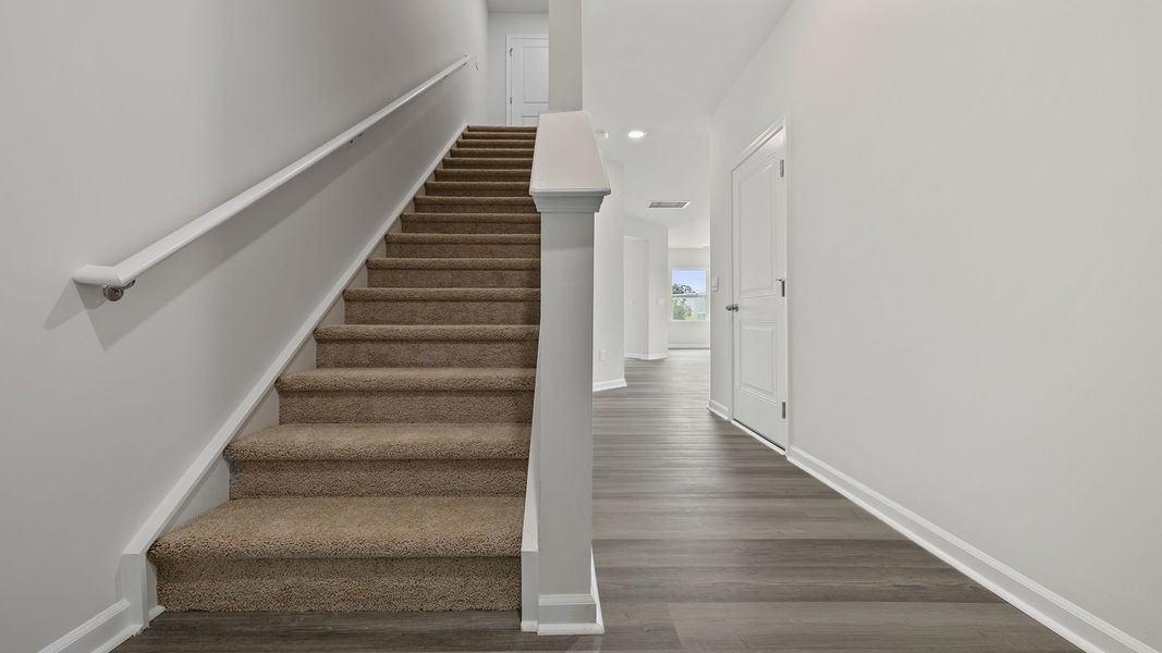 Spacious, unfurnished interior of a new home in Tanglewood Townes, Greenville (Image 11).
