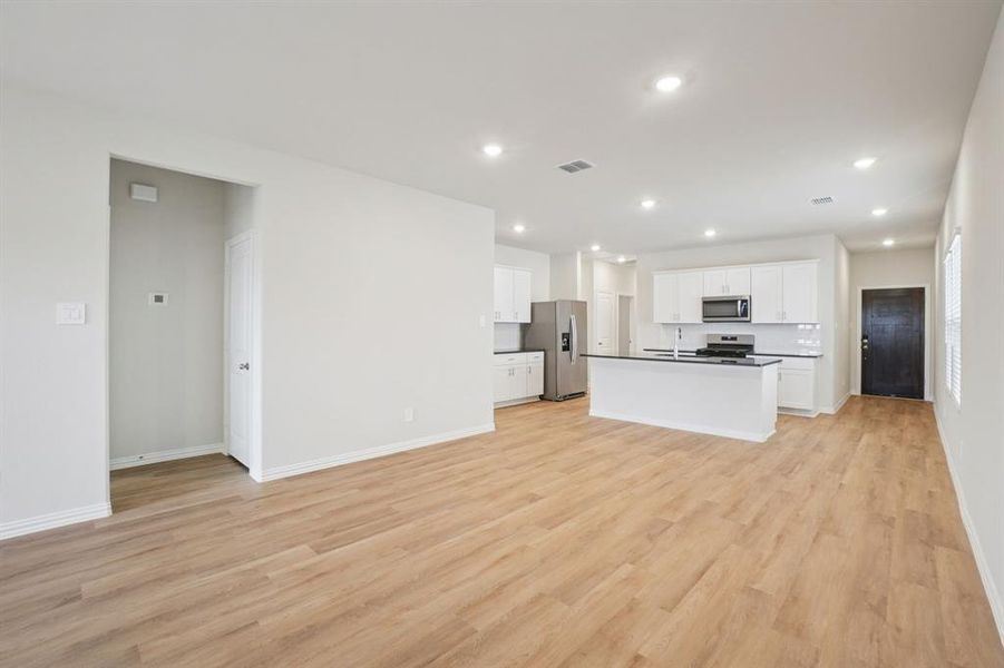 Spacious, unfurnished interior of a new home in Parks at Foster Crossing - Spring Series, Anna (Image 34). Spacious, unfurnished interior of a new home in Parks at Foster Crossing - Spring Series, Anna (Image 34).