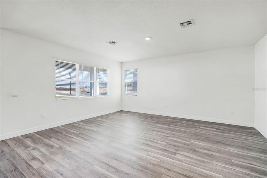 Spacious, unfurnished interior of a new home in Summerlin at Hawthorne Ranch, Lakeland (Image 29).