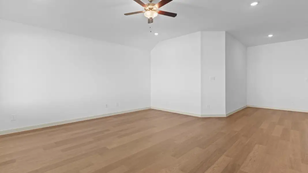 Spacious, unfurnished interior of a new home in Alexander 65' Homesites, Pearland (Image 18).
