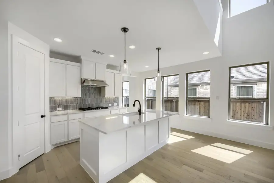 6028 Silverstein - Kitchen