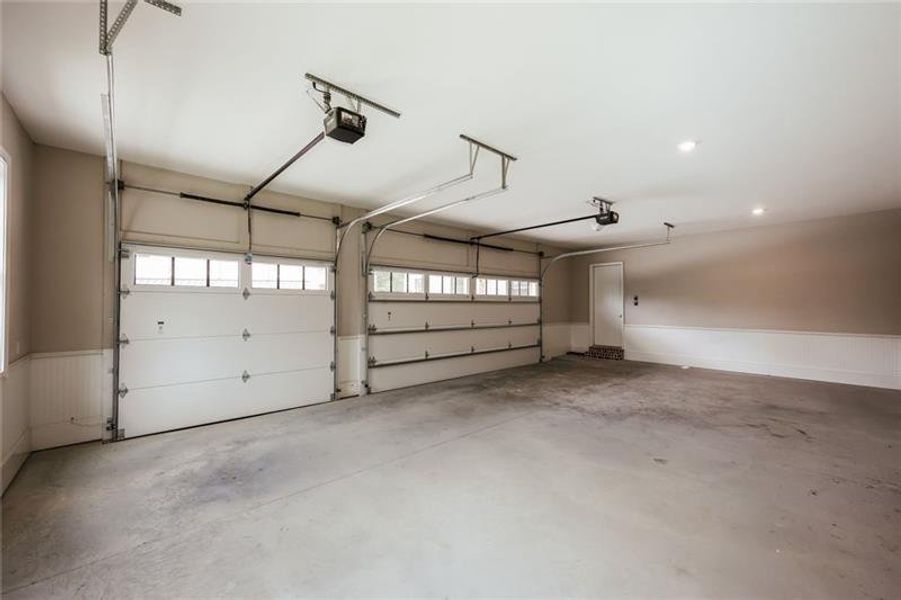 Spacious, unfurnished interior of a new home in , Athens (Image 74).