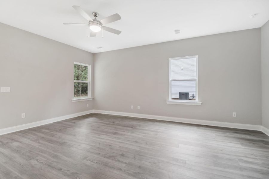Spacious, unfurnished interior of a new home in Founder's Park, Lincolnville (Image 19).