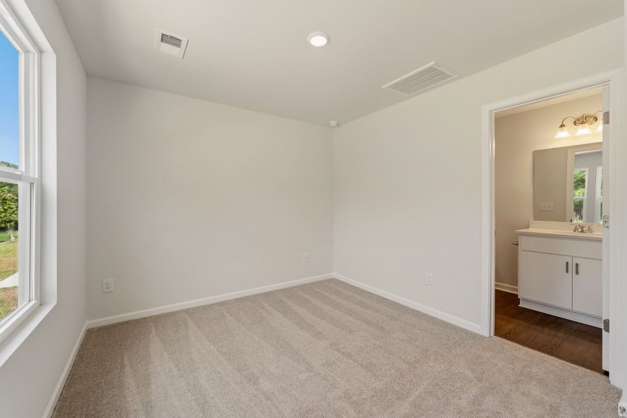 Spacious, unfurnished interior of a new home in Evergreen, Spartanburg (Image 13).