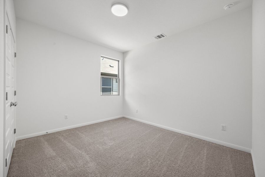 Spacious, unfurnished interior of a new home in Trinity Ranch, Elgin (Image 27).