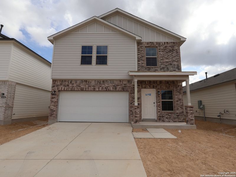 Exterior details and patio area of a home in Winding Brook, San Antonio (Image 3). Exterior details and patio area of a home in Winding Brook, San Antonio (Image 3).