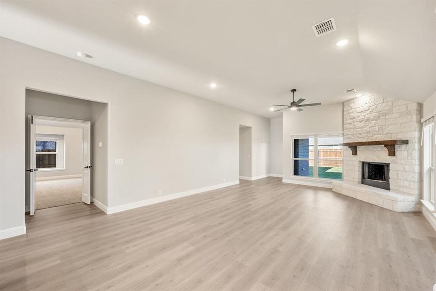 Spacious, unfurnished interior of a new home in Star Ranch Classic 50, Godley (Image 28).