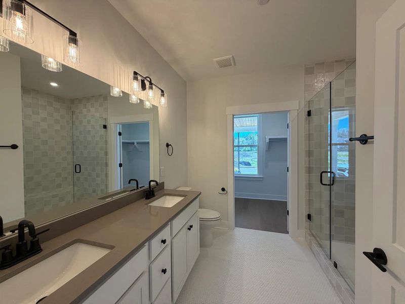 The Ballar A Primary Suite Bathroom