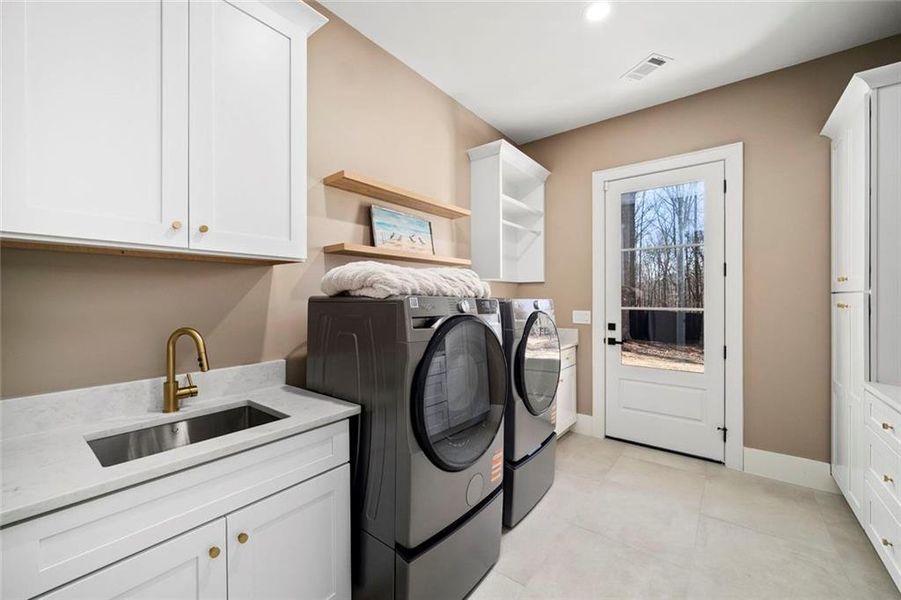 Furnished interior view inside a new home in , Alpharetta (Image 39).