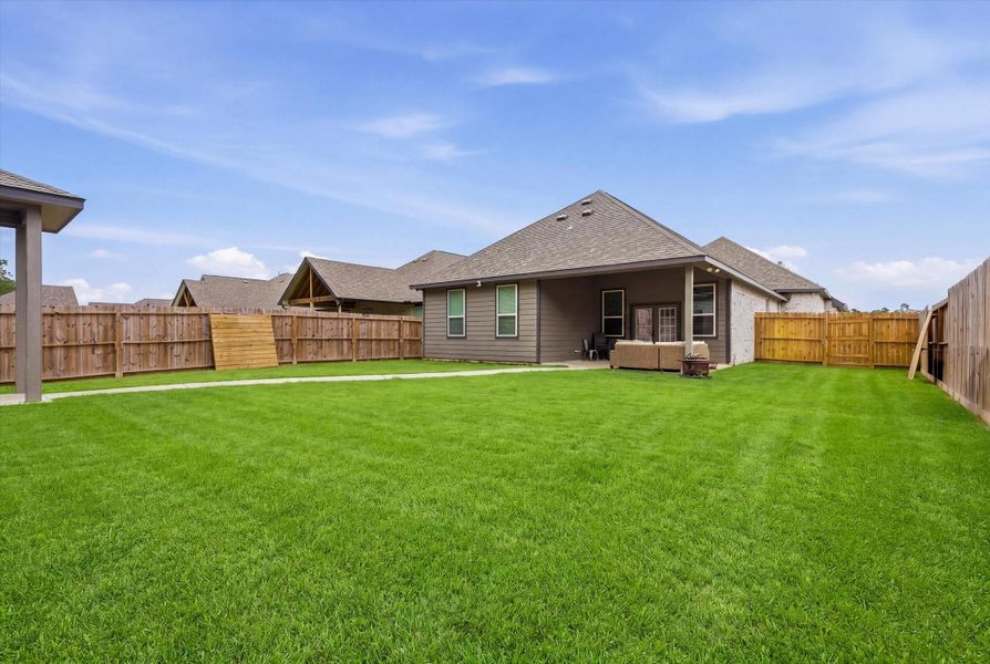 Exterior details and patio area of a home in , Anahuac (Image 22).