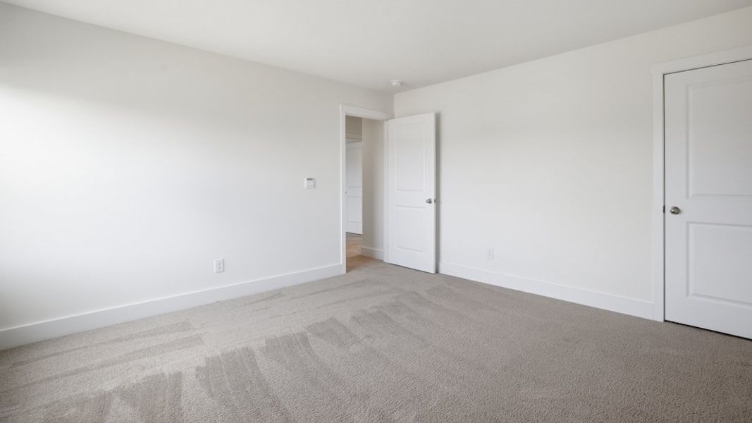 Spacious, unfurnished interior of a new home in Millstone Village, Morristown (Image 36).