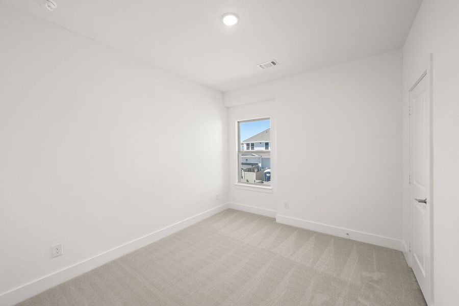 Spacious, unfurnished interior of a new home in The Retreat at Harvest, Argyle (Image 18).