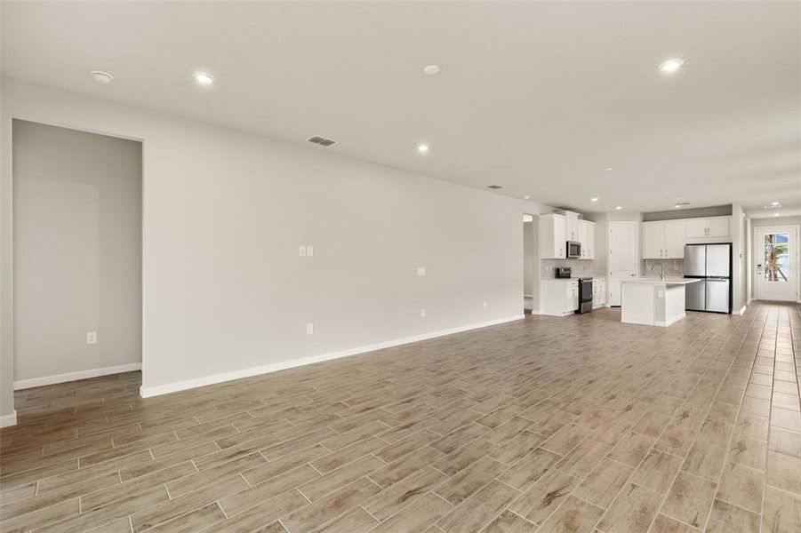 Spacious, unfurnished interior of a new home in Sunstone at Wellen Park, Venice (Image 15).