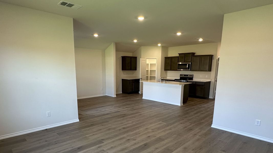 Spacious, unfurnished interior of a new home in Cartwright Ranch, Crandall (Image 6).