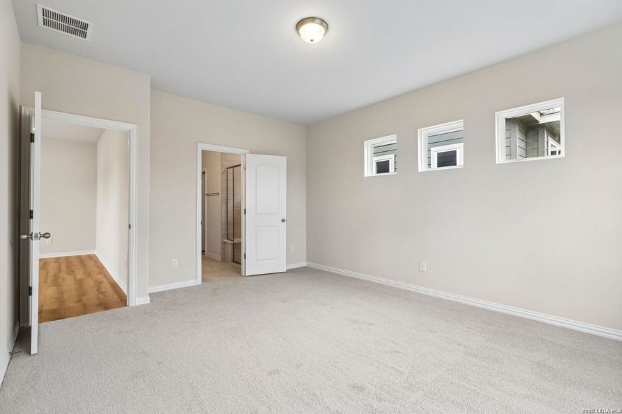Spacious, unfurnished interior of a new home in Casinas at Gruene, New Braunfels (Image 19).