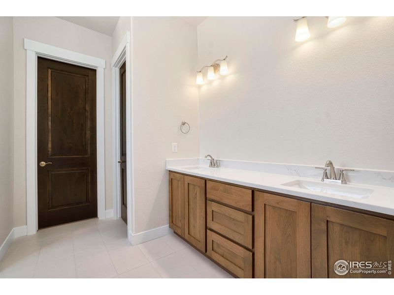 Furnished interior view inside a new home in Aurora Highlands, Aurora (Image 17). Furnished interior view inside a new home in Aurora Highlands, Aurora (Image 17).