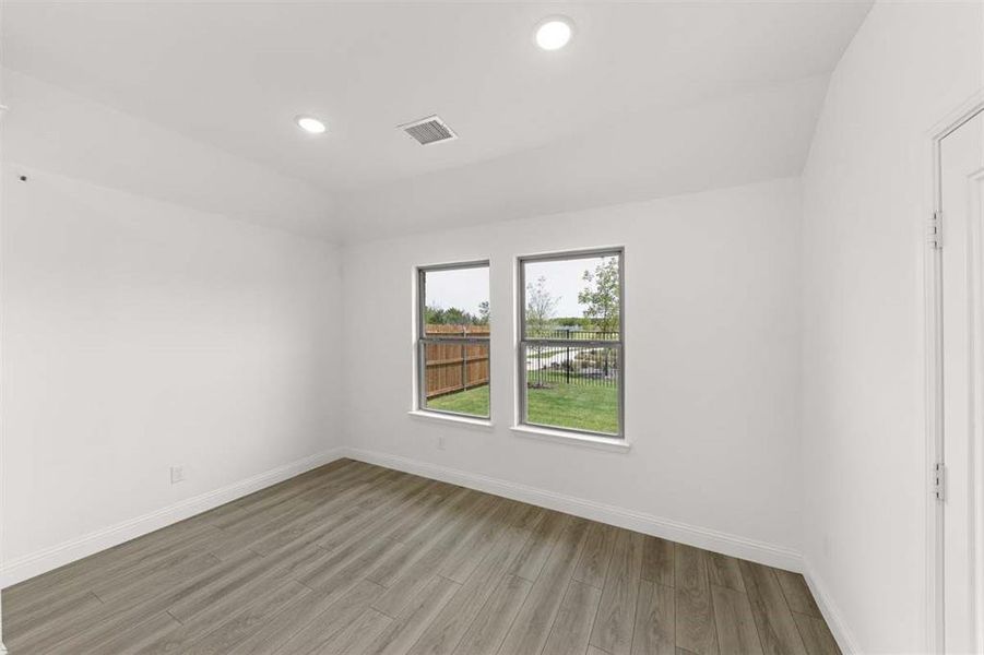 Spacious, unfurnished interior of a new home in River Ranch, Van Alstyne (Image 15).