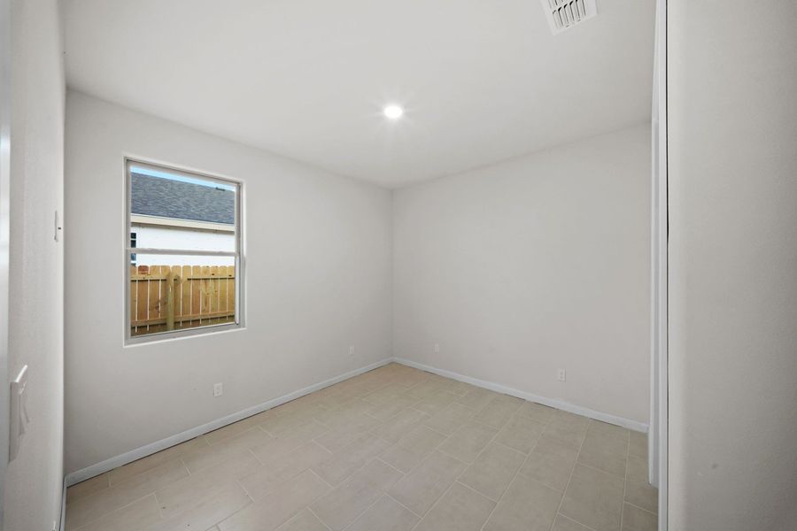 Spacious, unfurnished interior of a new home in Alberta Heights, Edinburg (Image 20).