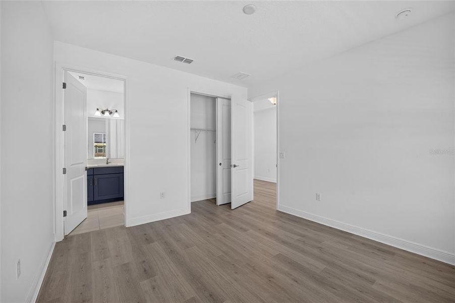 Spacious, unfurnished interior of a new home in , Ocala (Image 45).