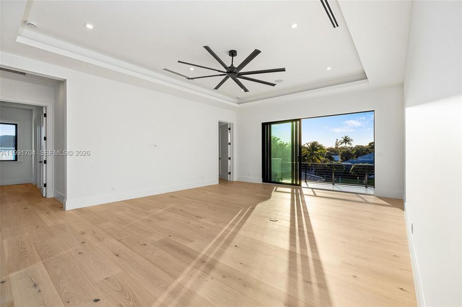 Spacious, unfurnished interior of a new home in , Palm Beach Gardens (Image 20).
