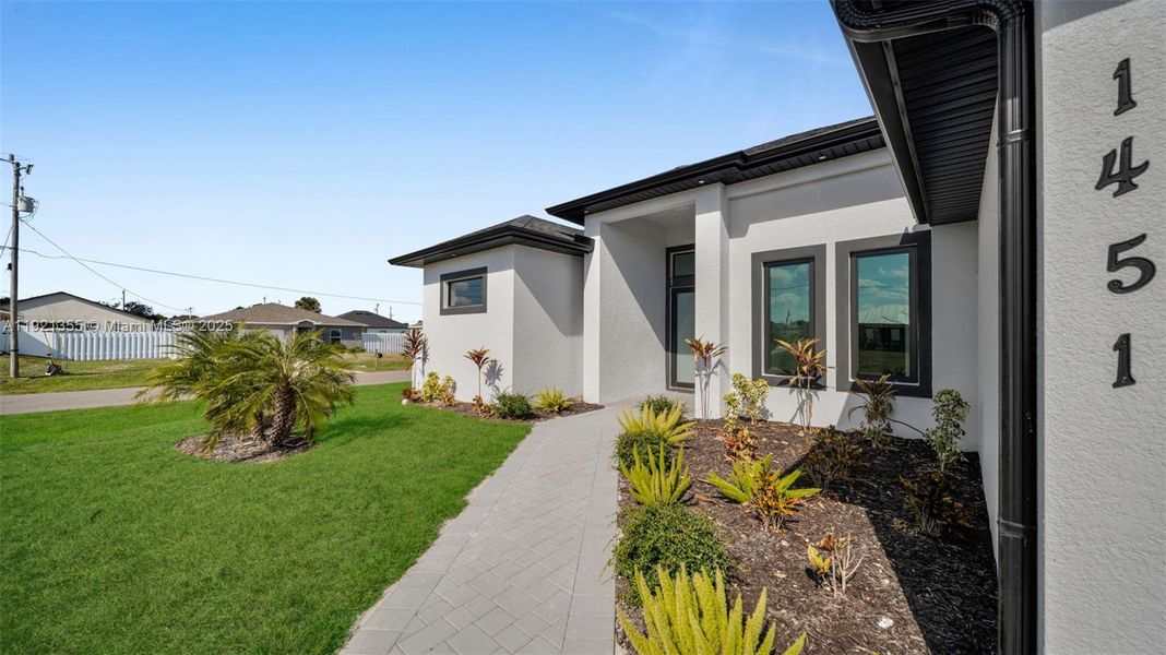 Exterior details and patio area of a home in , Cape Coral (Image 3).