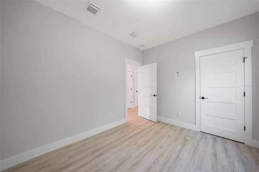 Spacious, unfurnished interior of a new home in , Port Charlotte (Image 13).