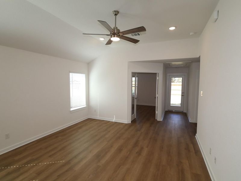 Spacious, unfurnished interior of a new home in Miller's Pond, Rosenberg (Image 13). Spacious, unfurnished interior of a new home in Miller's Pond, Rosenberg (Image 13).