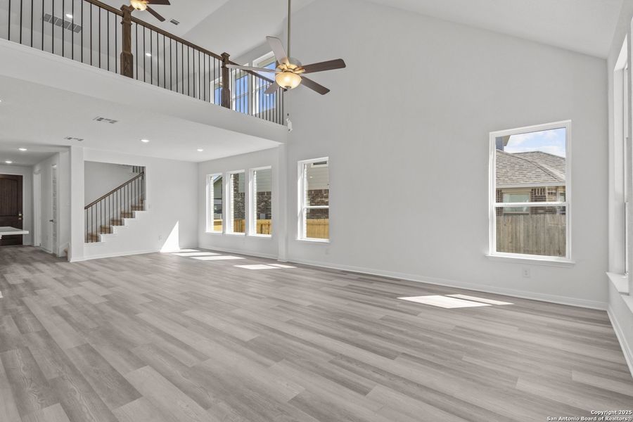Spacious, unfurnished interior of a new home in Ladera 50', San Antonio (Image 31).