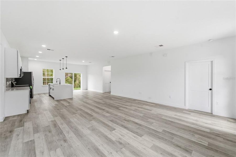 Spacious, unfurnished interior of a new home in , Ocala (Image 17).