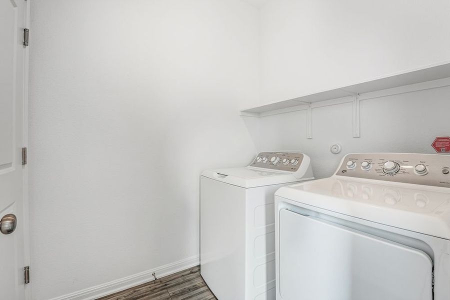 Close-up of interior finishes inside a home in Longview, Del Valle (Image 9).