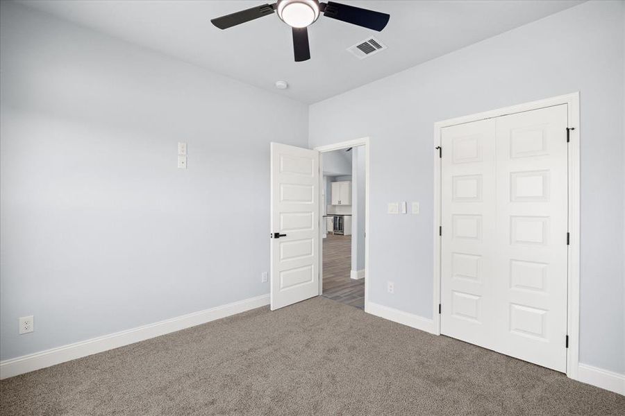 Spacious, unfurnished interior of a new home in , Granbury (Image 15).