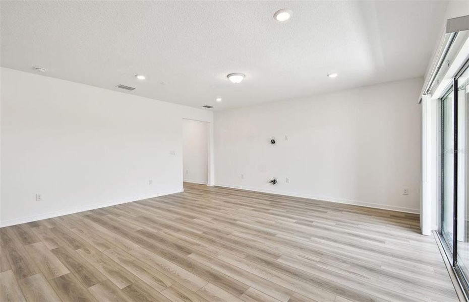 Spacious, unfurnished interior of a new home in Oakfield Lakes, Parrish (Image 18).