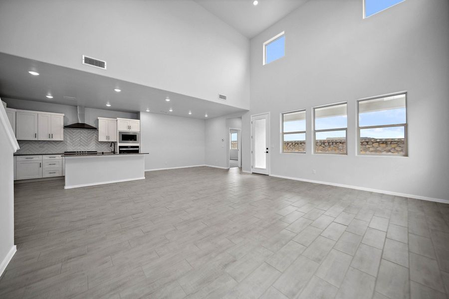Representative unfurnished interior of a home built from the Capitan by Hakes Brothers in Summer Sky North, El Paso (Image 22).