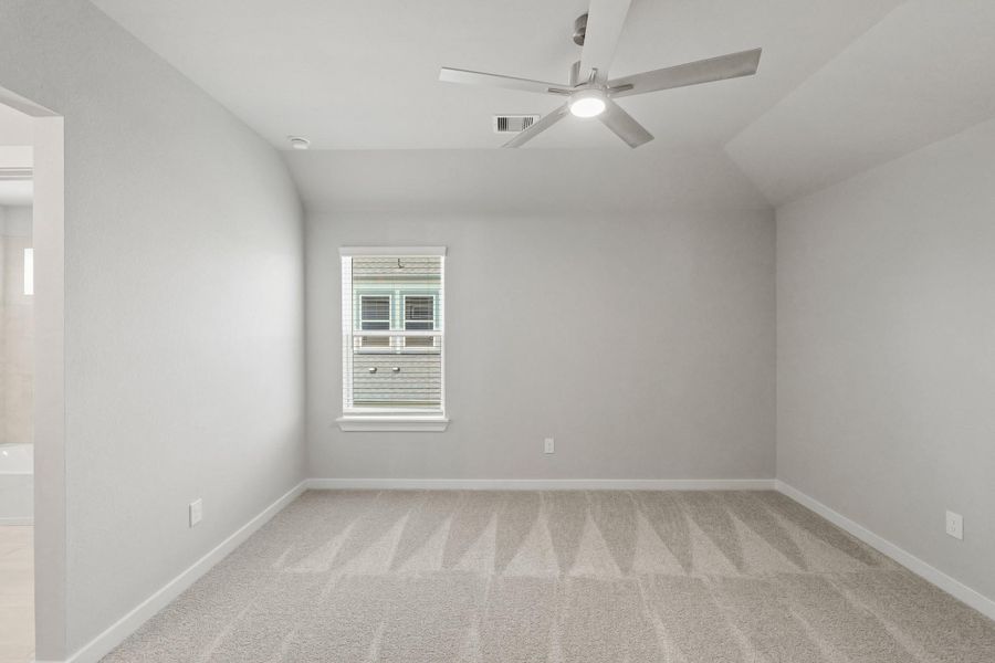 Spacious, unfurnished interior of a new home in Briarwood Crossing, Rosenberg (Image 31).
