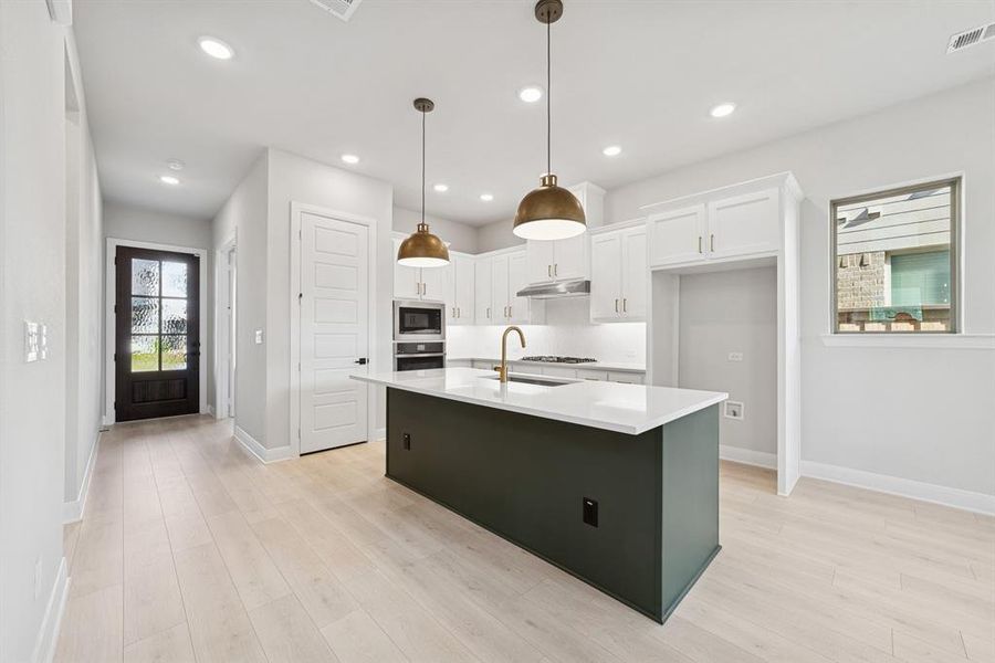 Furnished interior view inside a new home in Mantua Point Gardens, Van Alstyne (Image 9). Furnished interior view inside a new home in Mantua Point Gardens, Van Alstyne (Image 9).