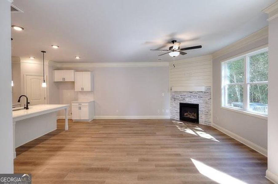 Spacious, unfurnished interior of a new home in , Hartwell (Image 9).