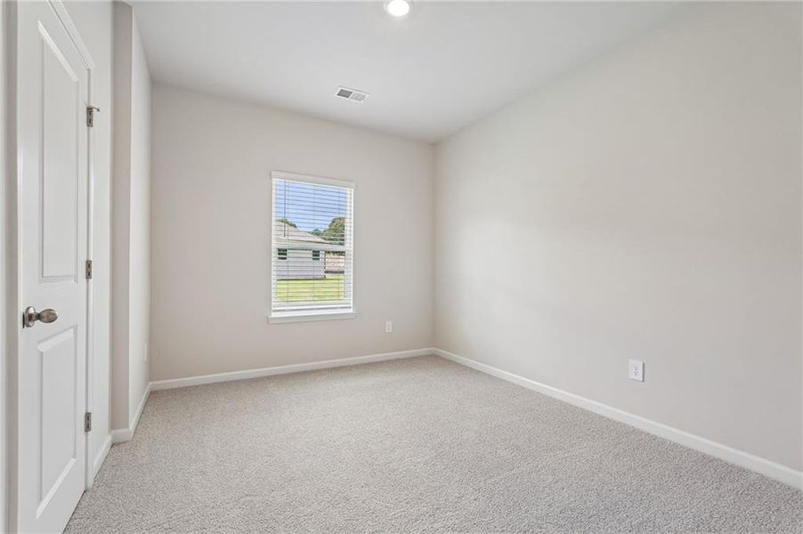 Spacious, unfurnished interior of a new home in Northwoods at Mirror Lake, Villa Rica (Image 36).